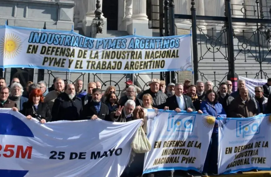 LAS PYMES INDUSTRIALES MARCHARON AL CONGRESO EN DEFENSA DE LA INDUSTRIA NACIONAL