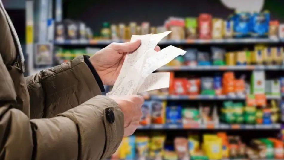 ADVIERTEN QUE EL CONSUMO MASIVO CAYÓ 20,4% INTERANUAL EN ABRIL