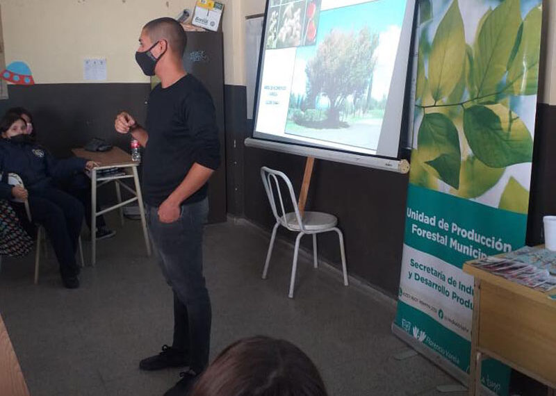 TALLER GRATUITO SOBRE PODA EN VARELA