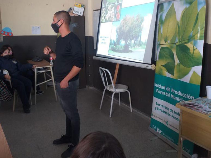 TALLER GRATUITO SOBRE PODA EN VARELA