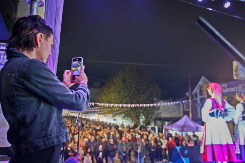 MAYRA ESTUVO PRESENTE EN LA EXITOSA PRIMERA JORNADA DE LA FIESTA DE LAS COLECTIVIDADES EN QUILMES