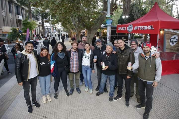 MAYRA JUNTO A VECINOS, VECINAS, PRODUCTORES CERVECEROS Y EMPRENDEDORES EN LA SEGUNDA EDICIÓN DE «CULTURA CERVECERA»