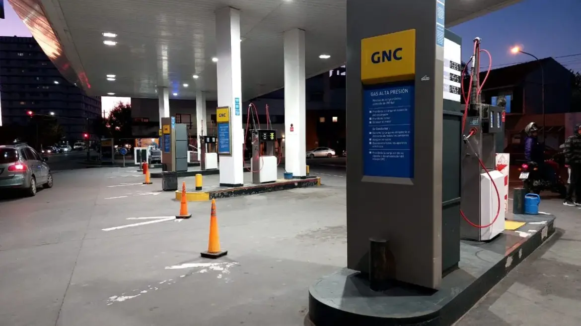 CRISIS DEL GAS: CIERRAN TODAS LAS ESTACIONES DE GNC DEL PAÍS Y PIDEN CORTES A LAS INDUSTRIAS