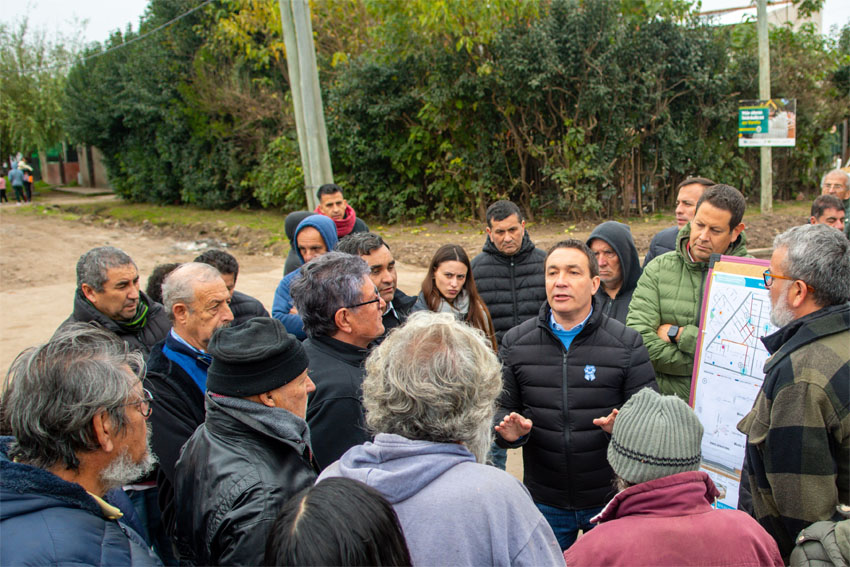 ANDRÉS WATSON EXAMINÓ LAS TAREAS FINALES EN EL PLAN DE PAVIMENTACIÓN PARA VILLA MÓNICA NUEVA