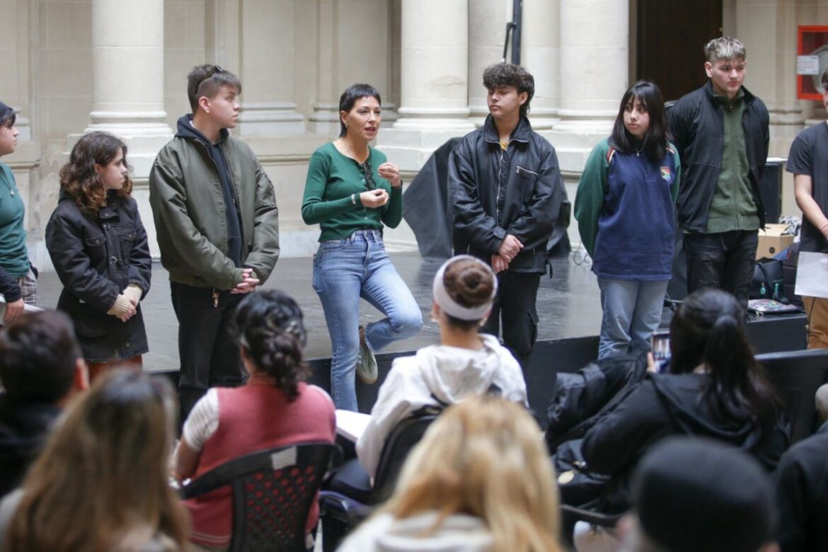 MAYRA A LOS JÓVENES: «GRACIAS POR EL COMPROMISO QUE TIENEN POR DEFENDER NUESTROS DERECHOS Y EL FUTURO DE LA PATRIA»