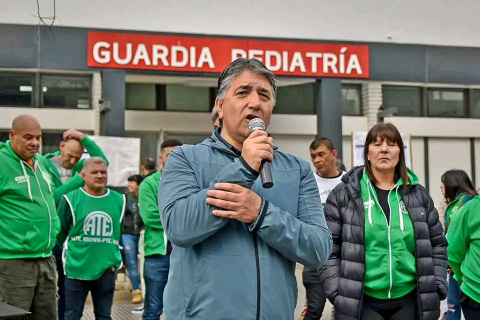 CLAUDIO AREVALO Y CLARISA PEREZ ENCABEZARON LA OLLA POPULAR EN EL HOSPITAL DE SOLANO Y PIDIERON PARITARIAS