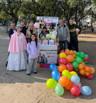 ALE KECK EN PLAZA ROCA PARTICIPÓ DE LOS FESTEJOS POR EL DIA DEL NIÑO