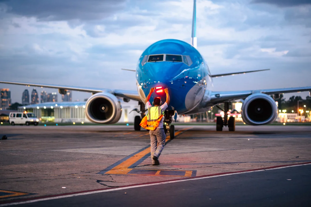 EL GOBIERNO OFICIALIZÓ LA DECLARACIÓN COMO «SERVICIO ESENCIAL» DEL TRANSPORTE AÉREO