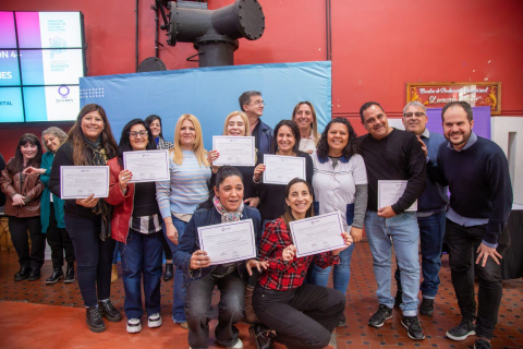 ENTREGARON DIPLOMAS POR “NUESTROS BARRIOS, NUESTRA CIUDAD: QUILMES”