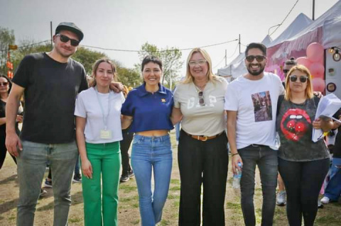 MAYRA JUNTO A VECINOS Y VECINAS EN DISTINTAS ACTIVIDADES POR EL DÍA DE LA PRIMAVERA