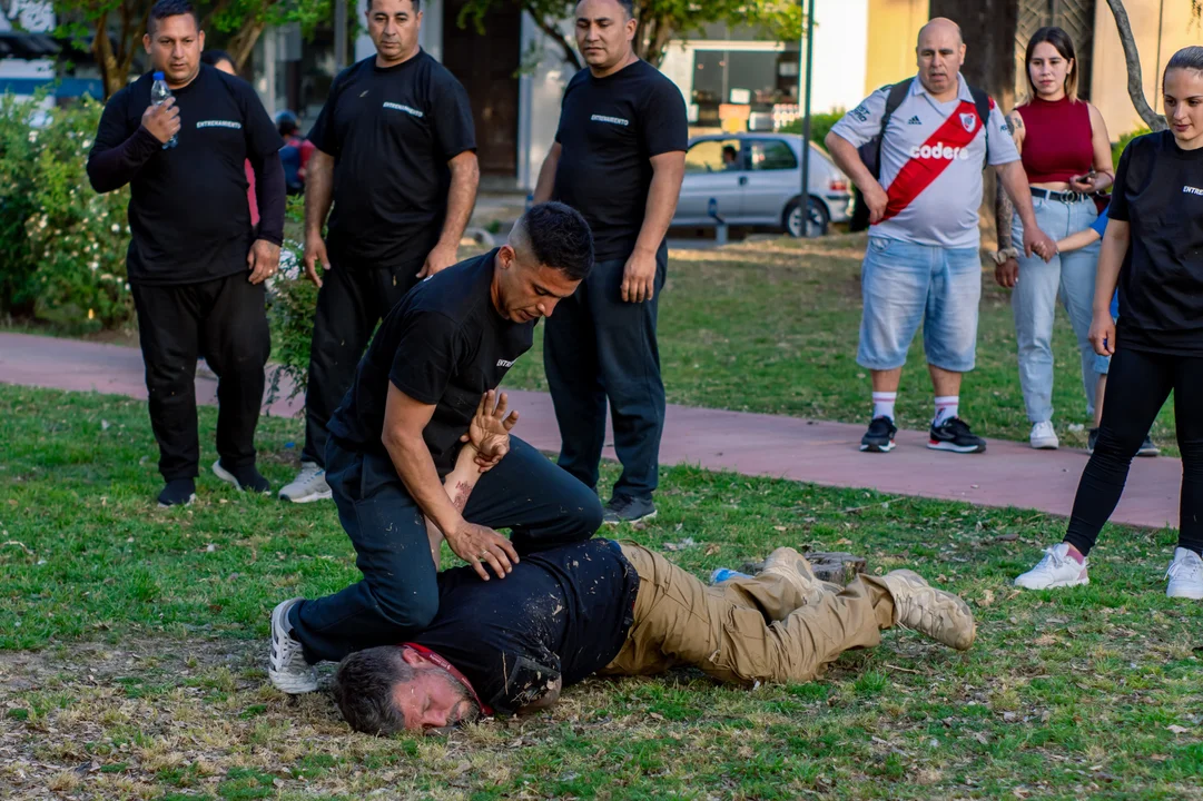 LA POLICÍA MUNICIPAL DE ESCOBAR YA SE ENTRENA EN LAS CALLES