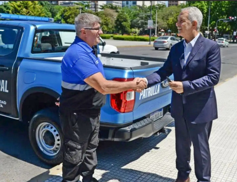 ALAK CAMBIÓ POR 2 PATRULLEROS LOS AUTOS DE LUJO DE GARRO