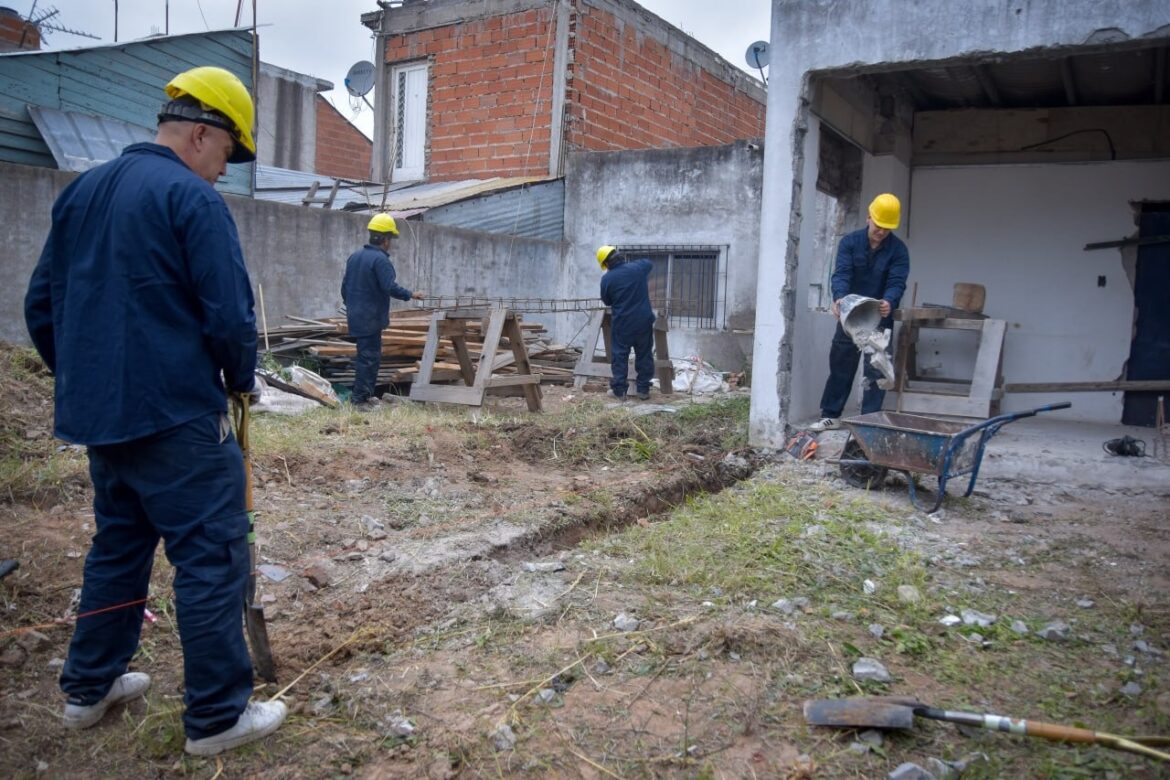 EL MUNICIPIO LLEVA ADELANTE LA OBRA DE READECUACIÓN INTEGRAL DEL CAPS «LA LOMA» DE BERNAL OESTE