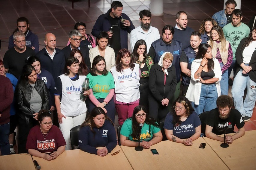 MAYRA ACOMPAÑÓ Y RESPALDÓ A ESTUDIANTES DE LA UNQ LUEGO DE LAS AGRESIONES RECIBIDAS POR MILITANTES LIBERTARIOS