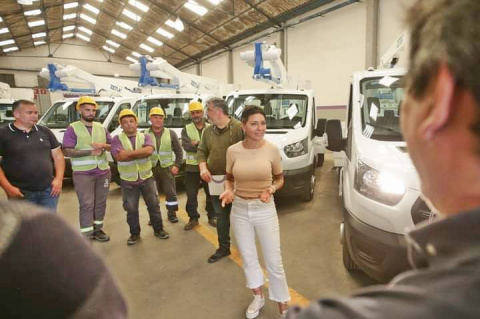 MAYRA ENCABEZÓ LA PRESENTACIÓN DE 5 NUEVAS CAMIONETAS PARA EL ÁREA DE ALUMBRADO PÚBLICO