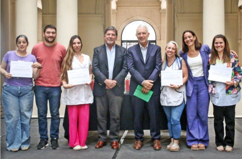 ENTREGAN EQUIPAMIENTO A 24 ESCUELAS DE LA PLATA