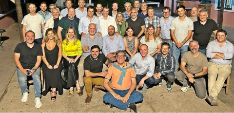 PABLO WALTER SE REUNIO CON UN GRUPO DE AMIGOS PARA DEBATIR SOBRE LA «DEVASTADA POLITICA BONAERENSE»