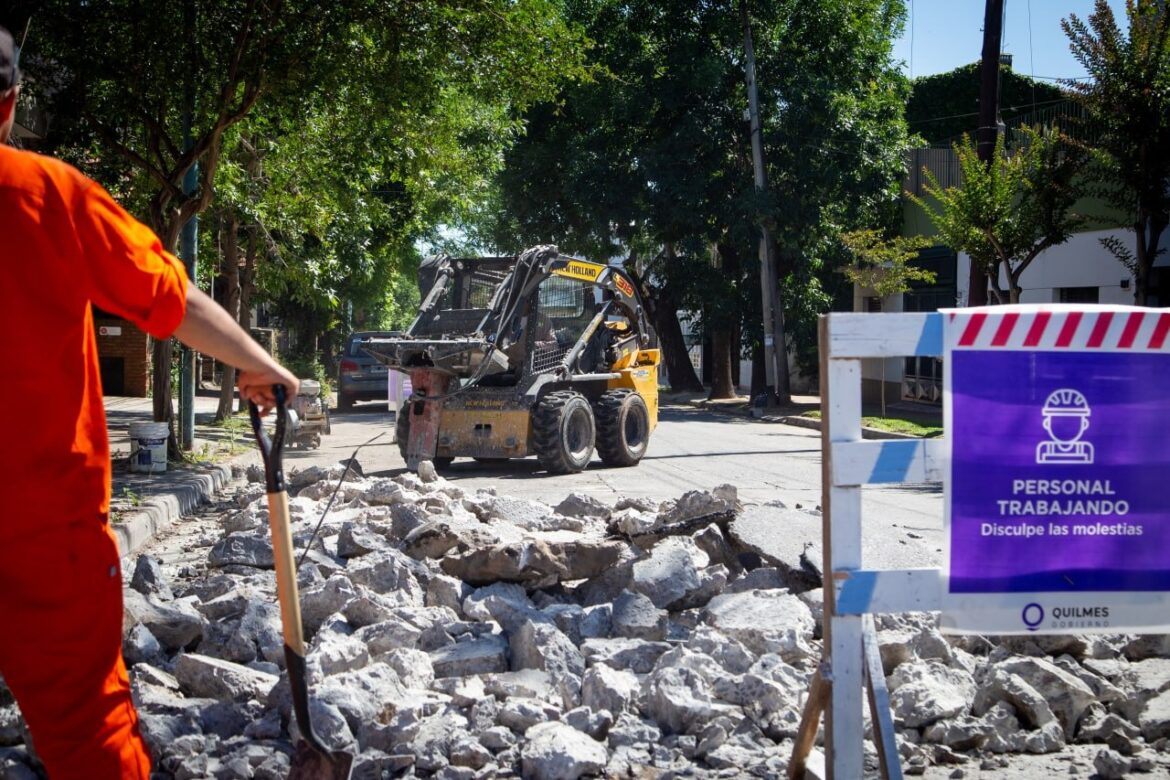 EL MUNICIPIO CONTINÚA CON TRABAJOS DE BACHEO CON HORMIGÓN Y TOMADO DE JUNTAS Y FISURAS