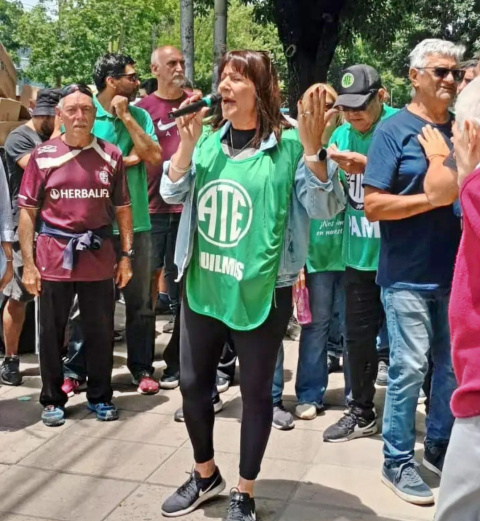 CLARISA DE ATE QUILMES PRESENTE EN SOLIDARIDAD POR DESPIDOS EN EL PAMI LANÚS