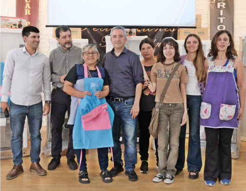 INTENDENTE DE SAN MARTIN MOREIRA ENTREGÓ EQUIPAMIENTO DE COCINA A ESCUELAS