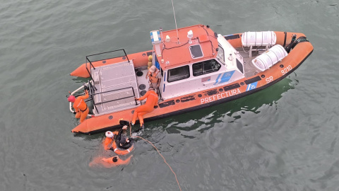 MAR DEL PLATA: PREFECTURA RESCATÓ A UN HOMBRE QUE CAYÓ  DE UN BUQUE