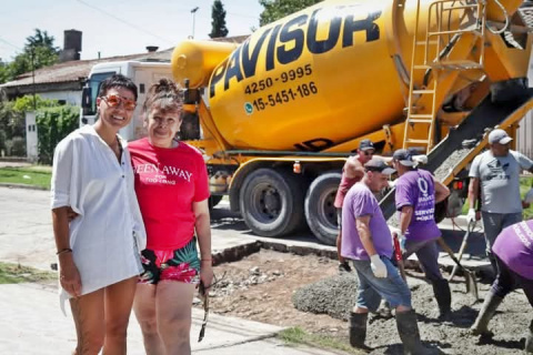 MAYRA RECORRIÓ REPARACIONES DE PAVIMENTOS QUE SE HICIERON EN EL BARRIO “EL DORADO” DE QUILMES OESTE