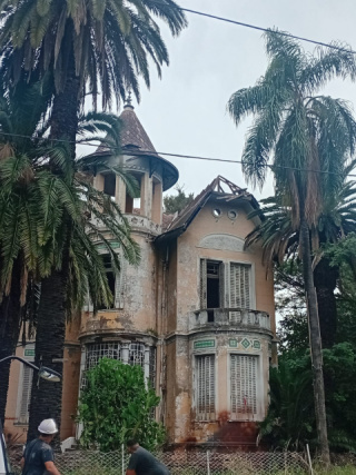 CASTILLO DE BANFIELD: DE PROMESA DE CENTRO CULTURAL A ¿AUTORIZACIÓN DE DEMOLICIÓN?