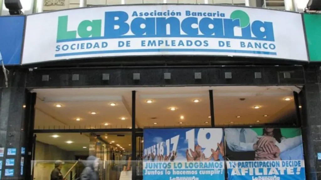 LA ASOCIACIÓN BANCARIA EXPRESÓ «ABSOLUTO RECHAZO» ANTE EL DECRETO QUE CONVIERTE AL BANCO NACIÓN EN SOCIEDAD ANÓNIMA