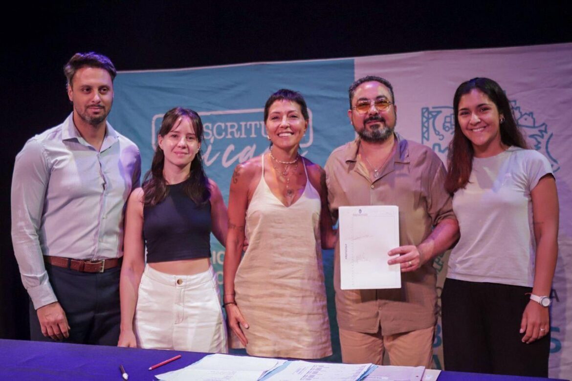 MAYRA ENCABEZÓ LA FIRMA DE 139 ESCRITURAS PARA VECINOS Y VECINAS DE QUILMES: «HOY ESTAMOS CUMPLIENDO SUEÑOS QUE TIENEN QUE VER CON UN ESTADO PRESENTE»