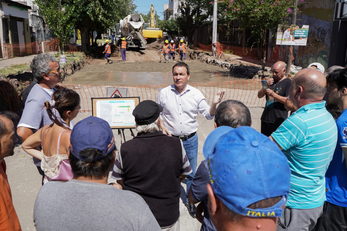 EL MUNICIPIO DE VARELA CONTINUÓ CON LA OBRA DE PAVIMENTACIÓN EN SAN EDUARDO