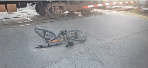 OTRO ACCIDENTE EN BARRERA DE PRIMERA JUNTA: EL TREN ATROPELLÓ A UN CICLISTA