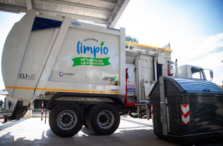 MAYRA PRESENTÓ UN NUEVO CAMIÓN DE CARGA LATERAL Y 300 CONTENEDORES