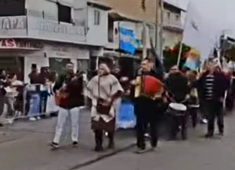 LAS 3 IGLESIAS DEL PASTOR KUPEC DIJO «PRESENTE» EN EL DESFILE DEL 25 DE MAYO