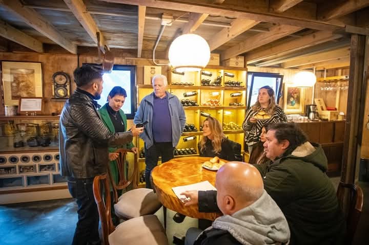 MAYRA LE ENTREGÓ EL CERTIFICADO DE HABILITACIÓN INDUSTRIAL A LA BODEGA NIETZEL WINES