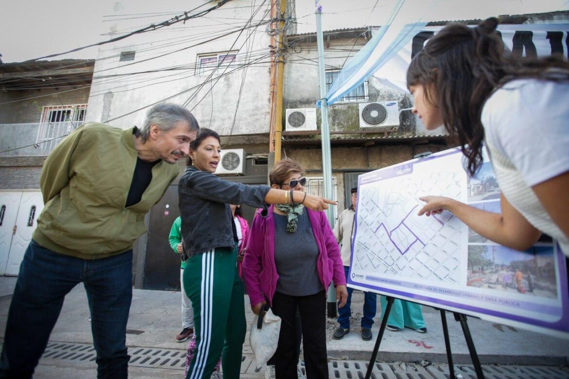 MAYRA Y MÁXIMO KIRCHNER RECORRIERON LA OBRA DE NUEVOS ASFALTOS Y COMPARTIERON UN LOCRO CON LOS VECINOS Y VECINAS DE VILLA ITATÍ