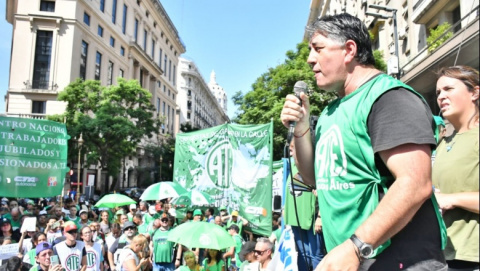 CLAUDIO AREVALO: «FELIZ DIA A LOS ESTATALES BONAERENSES»