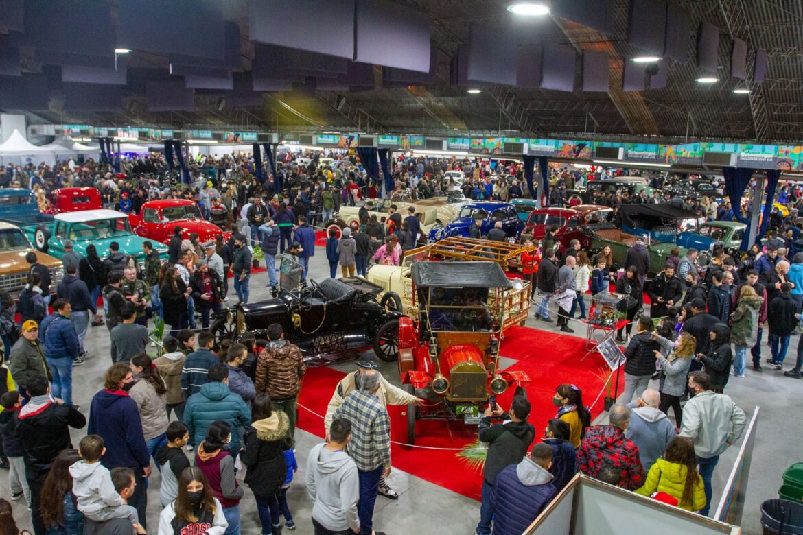 BERAZATEGUI PALPITA UN NUEVO SALÓN DE AUTOMÓVILES Y MOTOS CLÁSICAS