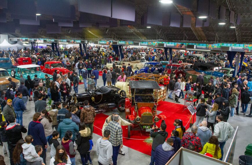 BERAZATEGUI PALPITA UN NUEVO SALÓN DE AUTOMÓVILES Y MOTOS CLÁSICAS