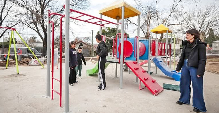MAYRA SUPERVISÓ LOS TRABAJOS DE PUESTA EN VALOR INTEGRAL DE LA PLAZA SANTO DOMINGO EN EZPELETA OESTE