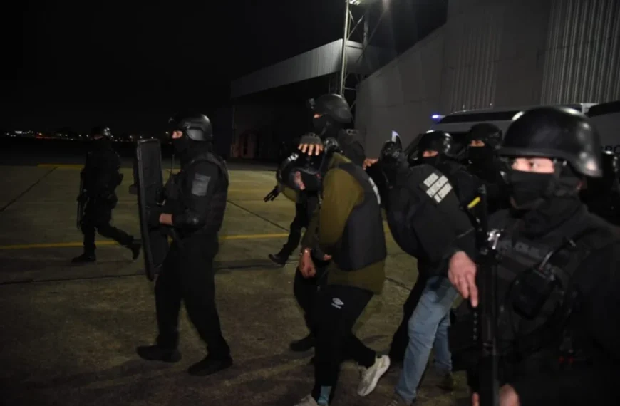 TRASLADAN A EZEIZA A DOS DE LOS PRESOS MÁS PELIGROSOS DE CÓRDOBA: UN SECUESTRADOR Y UN ASESINO