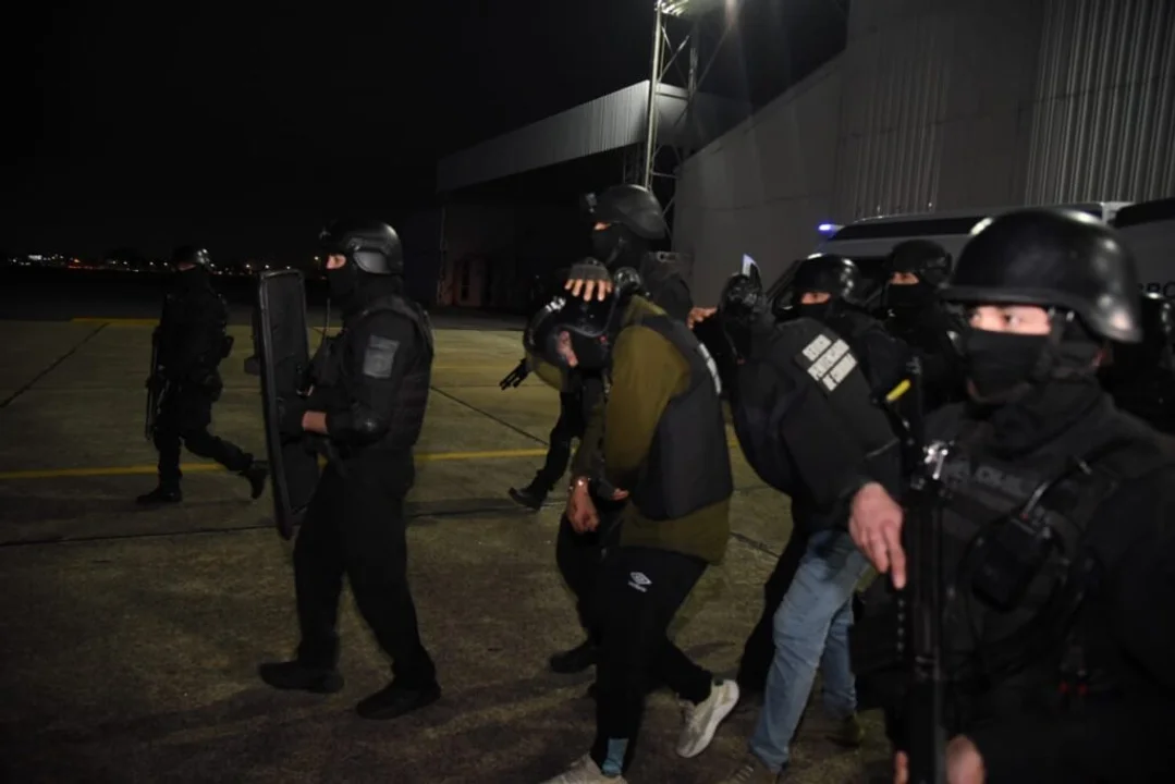 TRASLADAN A EZEIZA A DOS DE LOS PRESOS MÁS PELIGROSOS DE CÓRDOBA: UN SECUESTRADOR Y UN ASESINO