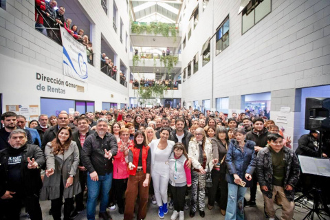MAYRA ENCABEZÓ EL ACTO INSTITUCIONAL POR LOS 359 AÑOS DE LA CIUDAD: “EN ESTE ANIVERSARIO QUIERO DECIRLES QUE LOS ABRAZO, SIEMPRE VOY A ESTAR TRABAJANDO POR QUILMES”