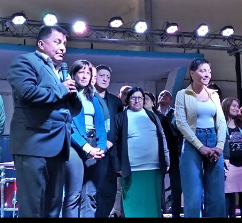 UNA MULTITUD EN EL PENTECOSTES EN ARGENTINO DE QUILMES