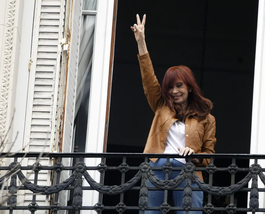LA JUSTICIA EXIME A CRISTINA KIRCHNER DE PAGAR 22.300 MILLONES EN LA CAUSA VIALIDAD