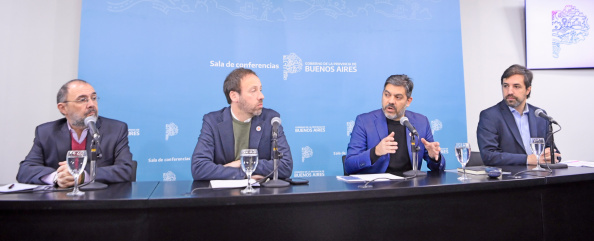 CONFERENCIA DE PRENSA: MINISTROS DE GOBIERNO, CARLOS BIANCO; DE ECONOMÍA, PABLO LÓPEZ; DE SALUD, NICOLÁS KREPLAK; Y EL DIRECTOR EJECUTIVO DEL CONSEJO UNIVERSITARIO BONAERENSE, ALEJANDRO VILLAR