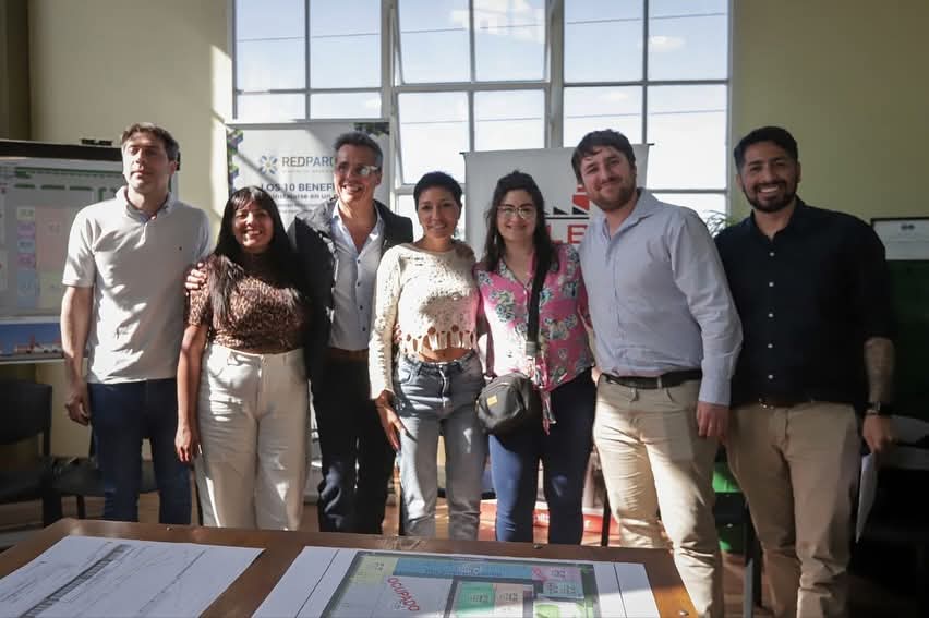MAYRA HIZO ENTREGA DE LA NUEVA REGLAMENTACIÓN DEL PARQUE INDUSTRIAL LA BERNALESA A SUS AUTORIDADES