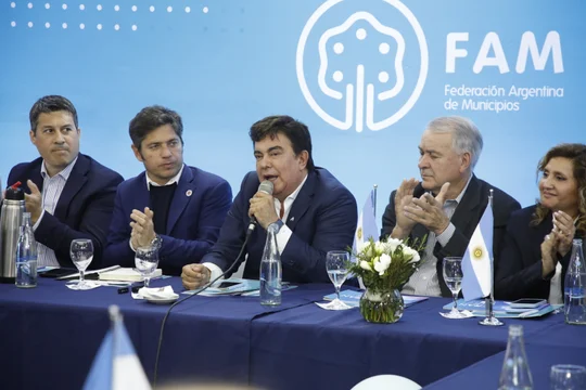 MÁS DE 500 INTENDENTES LE EXIGIERON A MILEI UN CAMBIO DE RUMBO ECONÓMICO: «ARGENTINA ATRAVIESA UNA CATÁSTROFE»