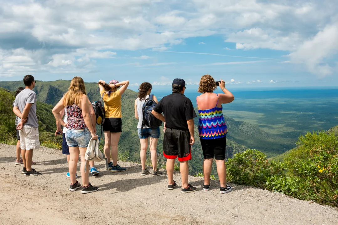 VIAJÓ MÁS GENTE PERO GASTÓ MENOS: EL BALANCE AGRIDULCE QUE DEJÓ EL FIN DE SEMANA LARGO