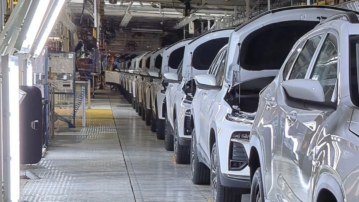 EN MEDIO DE LA PRESIÓN POR EL DÓLAR, LAS AUTOMOTRICES AUMENTARON HASTA UN 6% LOS AUTOS 0KM EN ARGENTINA