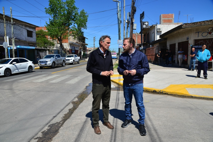 KATOPODIS RECORRIÓ NUEVAS CALLES PAVIMENTADAS EN LOMAS DE ZAMORA